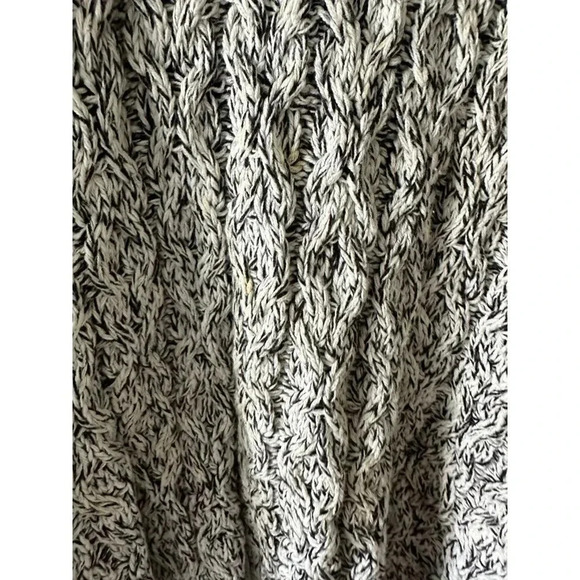 H&M women’s size small sweater - Picture 5 of 8